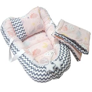سرویس سه تکه خواب نوزادی آویراد طرح ابر و ماه گلبهی acmpembe001